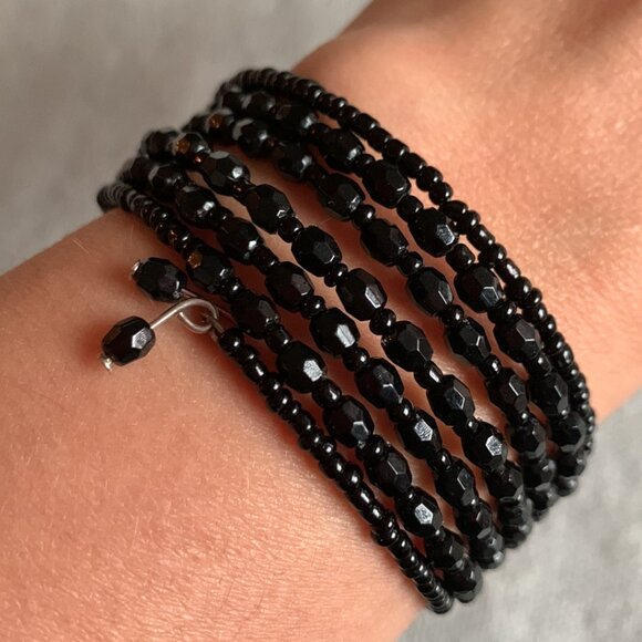 VINTAGE - Multi layers loops memory wire bracelet - Black beads - Picture 1 of 5
